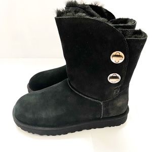 ugg classic turnlock boot